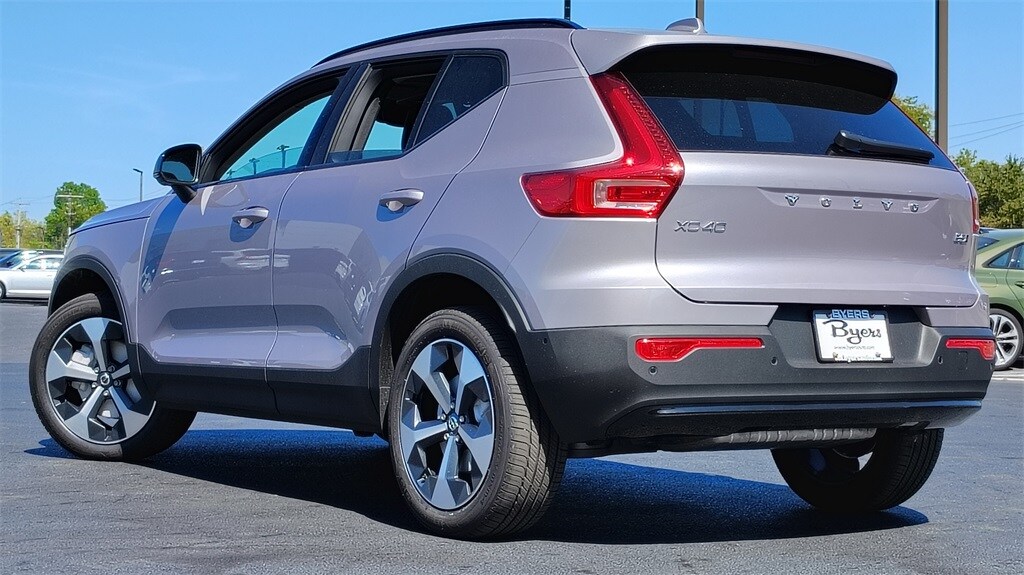 2026 Volvo XC40 Plus photo 2
