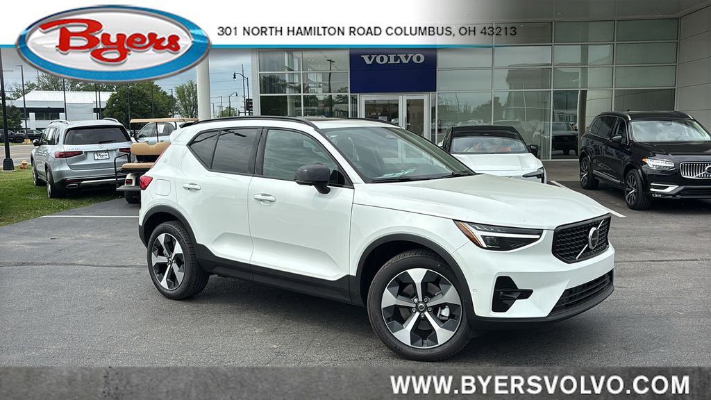 2026 Volvo XC40 B5 Plus Dark AWD's photo