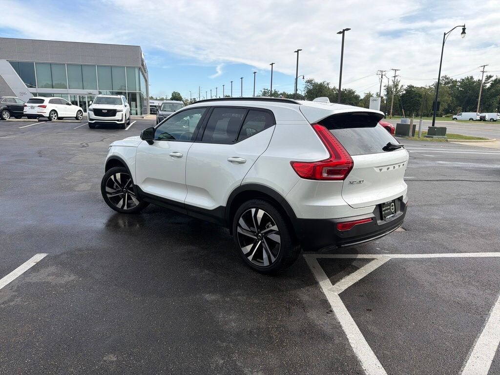 Used 2024 Volvo XC40 B5 Plus Dark Theme SUV