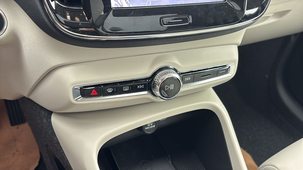 2026 Volvo XC40 Ultra - Photo 20
