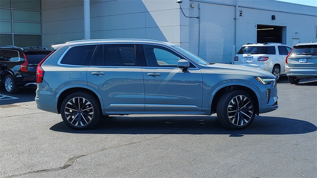 2026 Volvo XC90 Plus photo 2