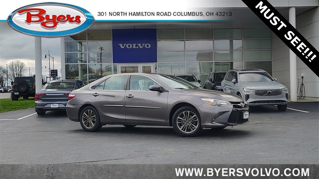 Used 2017 Toyota Camry SE Sedan