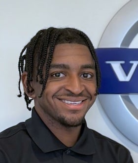 Staff member Dante Sino from ID_5ed2b1718291