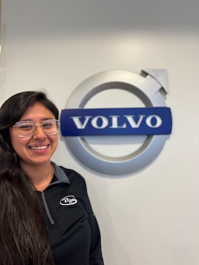 Staff member Karina Salmeron from ID_5ed2b1718291