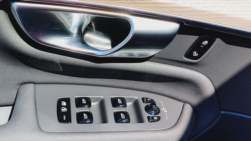 2026 Volvo XC90 Plus - Photo 10
