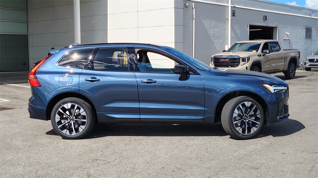 2026 Volvo XC60 B5 Plus photo 2