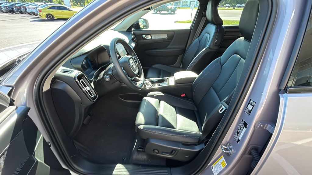 2026 Volvo XC40 Plus - Photo 25