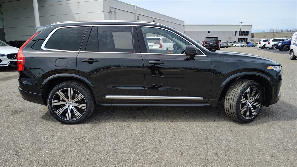 2025 Volvo XC90 T8 Plus photo 2