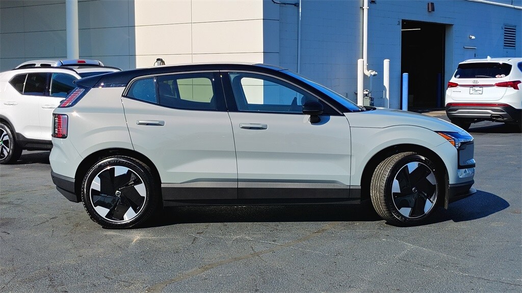2025 Volvo EX30 Plus photo 2