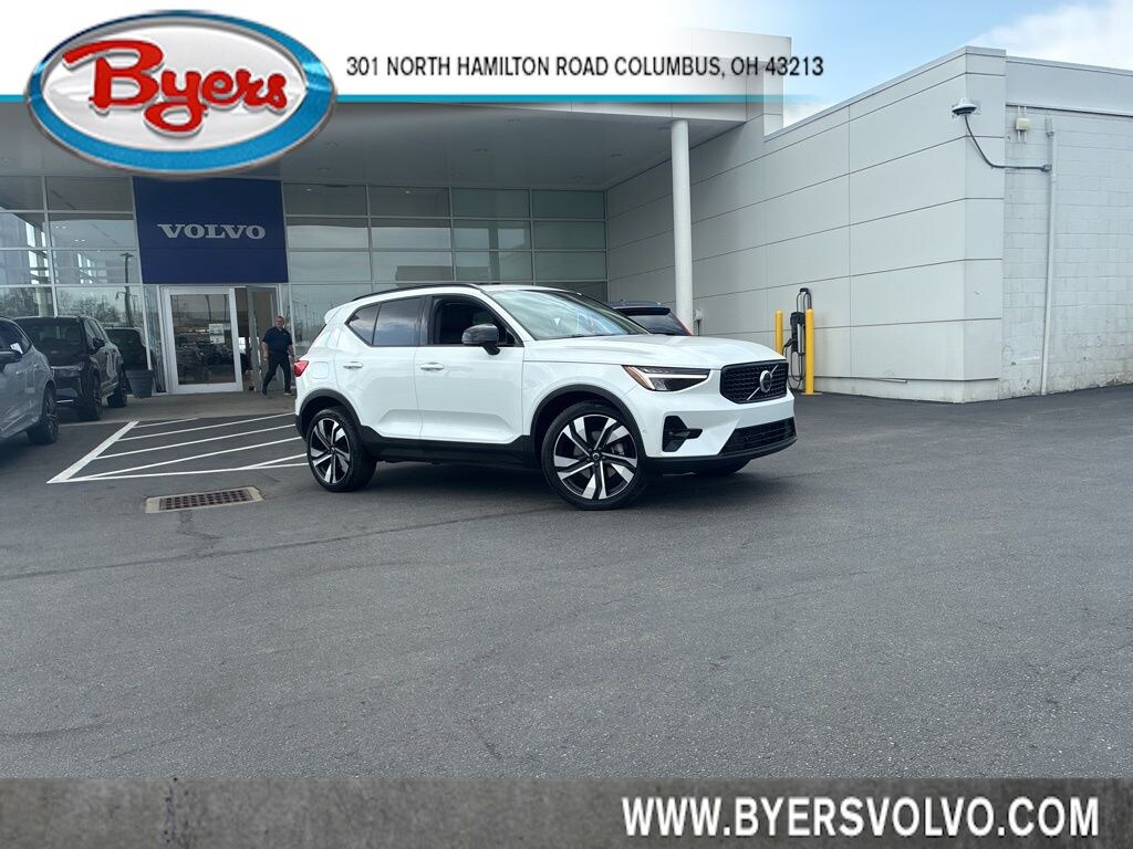 Used 2023 Volvo XC40 B5 Plus Dark Theme SUV