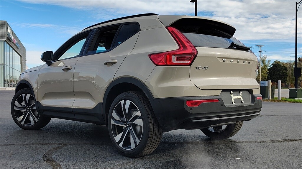 New 2026 Volvo XC40 B5 Ultra SUV