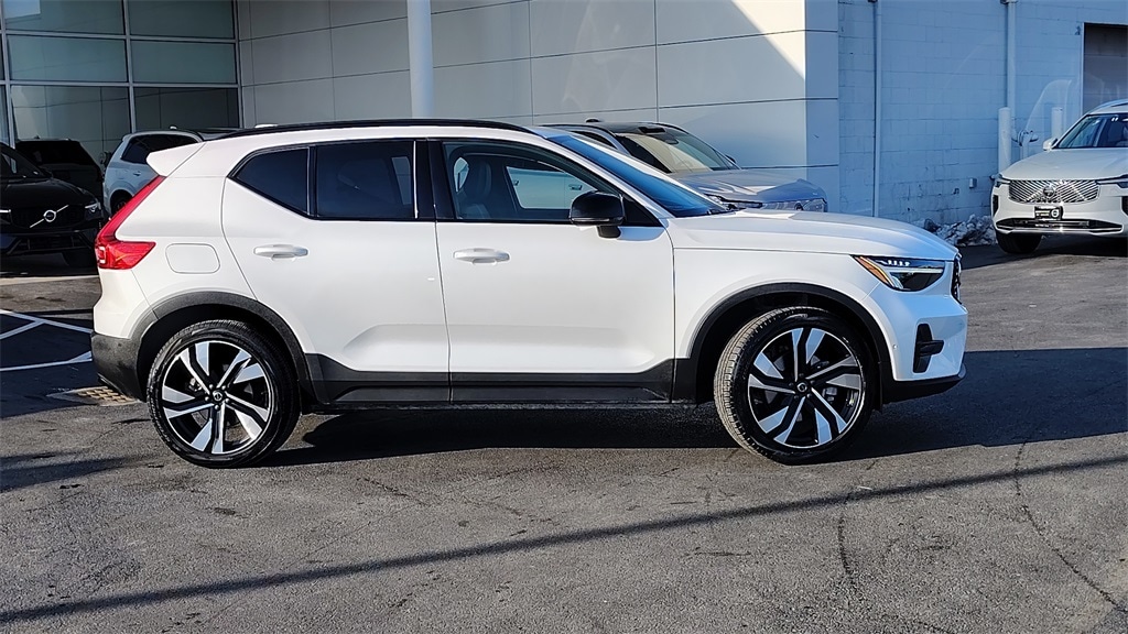 Certified 2025 Volvo XC40 B5 Plus Dark Theme SUV