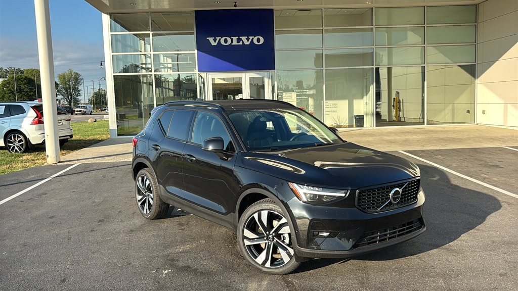 New 2026 Volvo XC40 B5 Ultra SUV