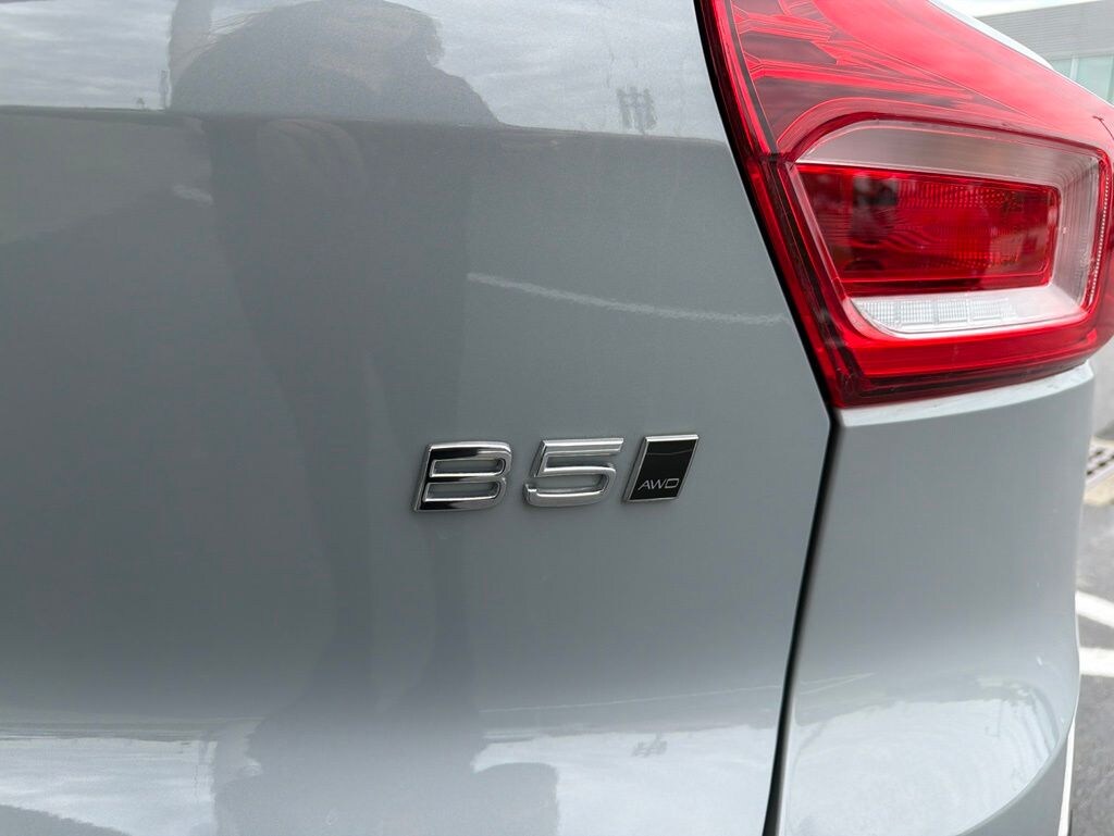 Certified 2025 Volvo XC40 B5 Plus Dark Theme SUV