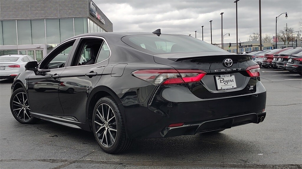2023 Toyota Camry SE photo 3