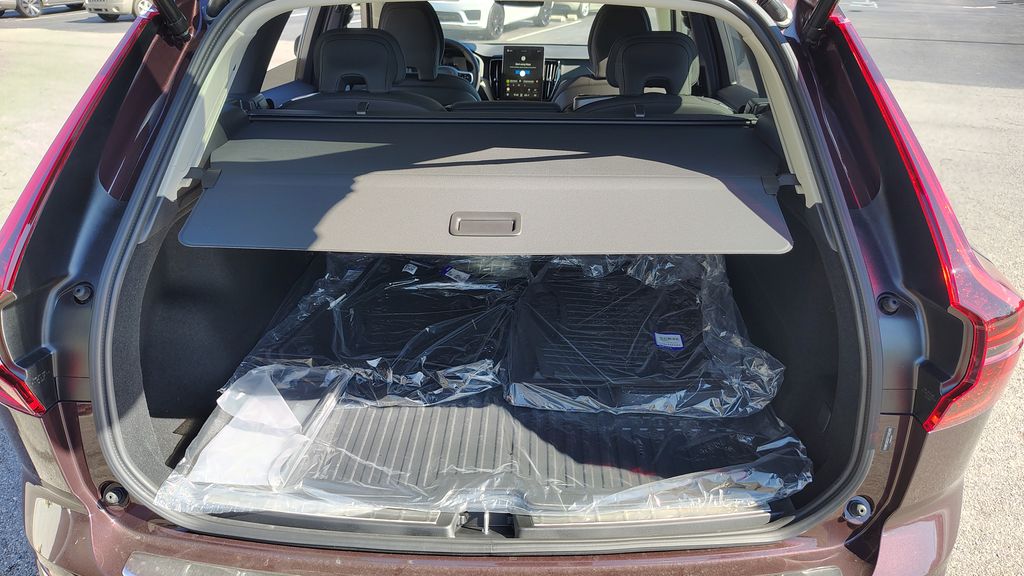 2026 Volvo XC60 Plus - Photo 33