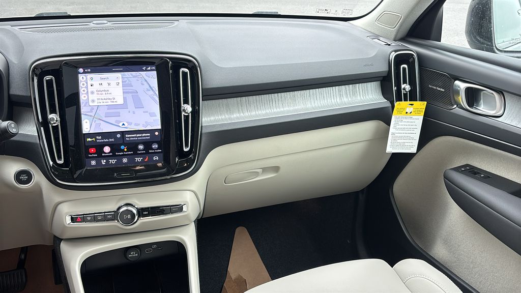 2026 Volvo XC40 Ultra - Photo 8