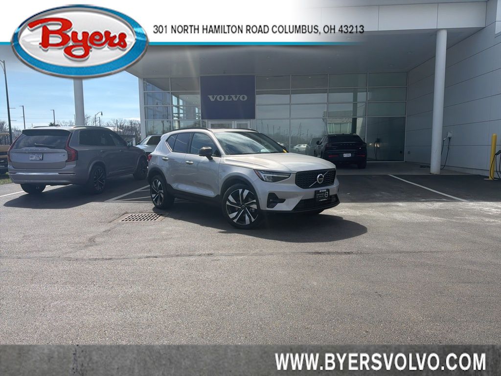 2025 Volvo XC40