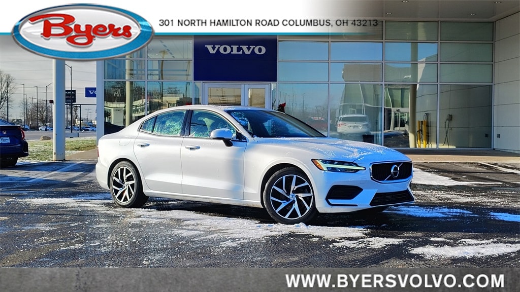 2020 Volvo S60 Momentum's photo