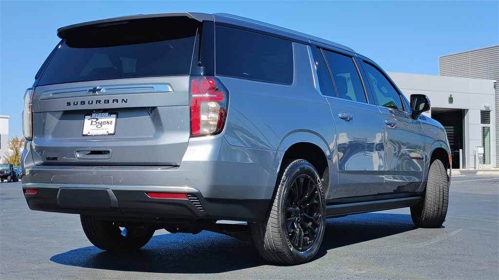 2021 Chevrolet Suburban High Country photo 3