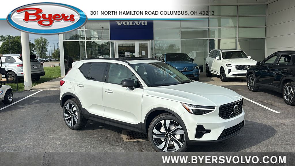 2026 Volvo XC40 B5 Plus Dark AWD's photo
