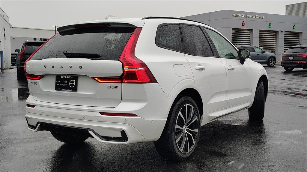 2025 Volvo XC60 B5 Plus photo 3