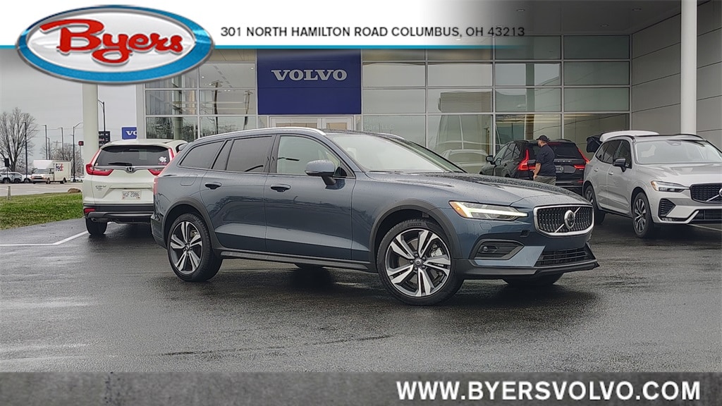 2025 Volvo V60 Cross Country