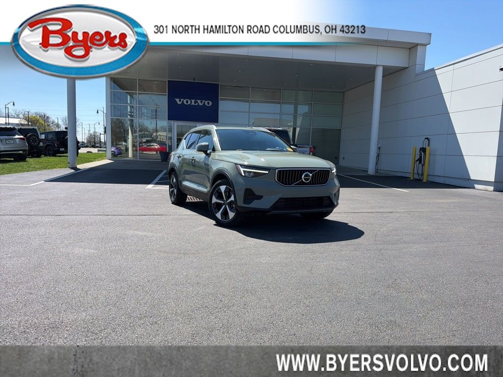 Used 2024 Volvo XC40 B5 Core SUV