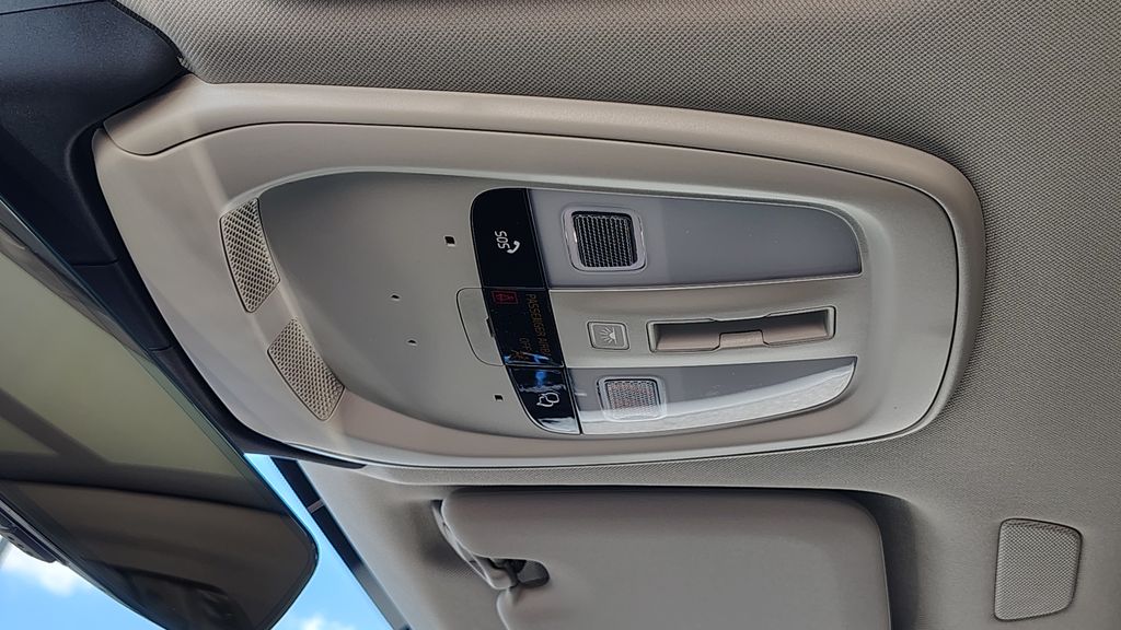 2026 Volvo XC60 Plus - Photo 28