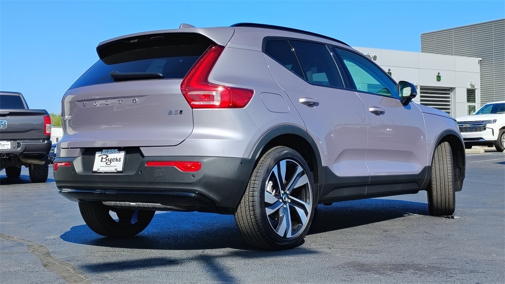New 2026 Volvo XC40 B5 Ultra SUV