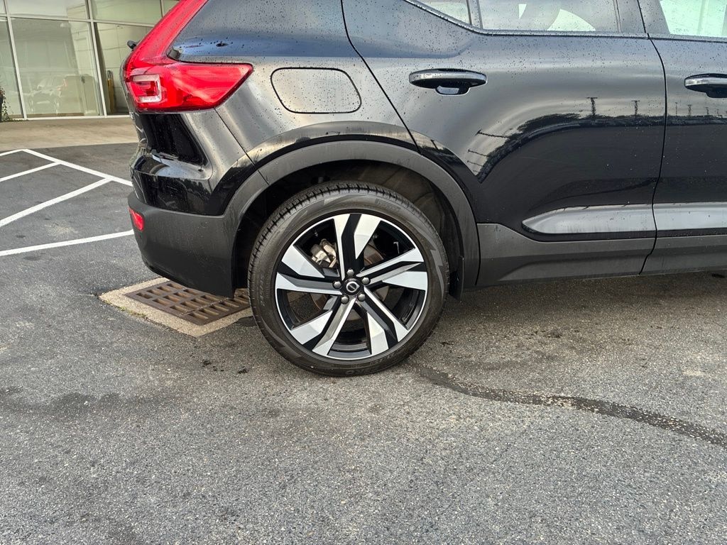 Used 2024 Volvo XC40 B5 Plus Dark Theme SUV