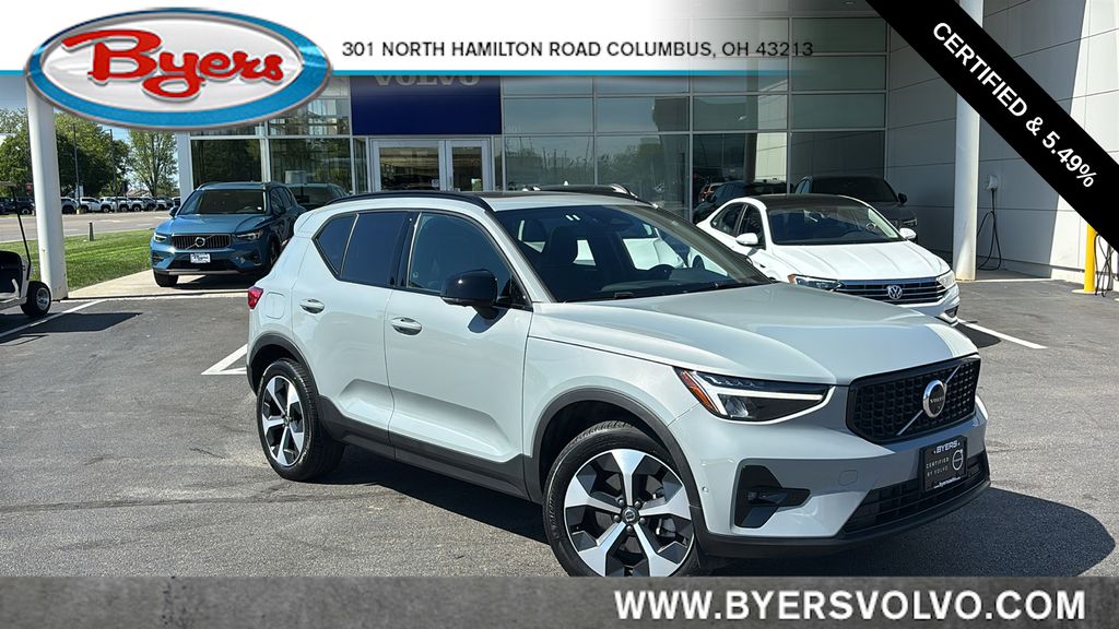2025 Volvo XC40 B5 Plus Dark AWD's photo