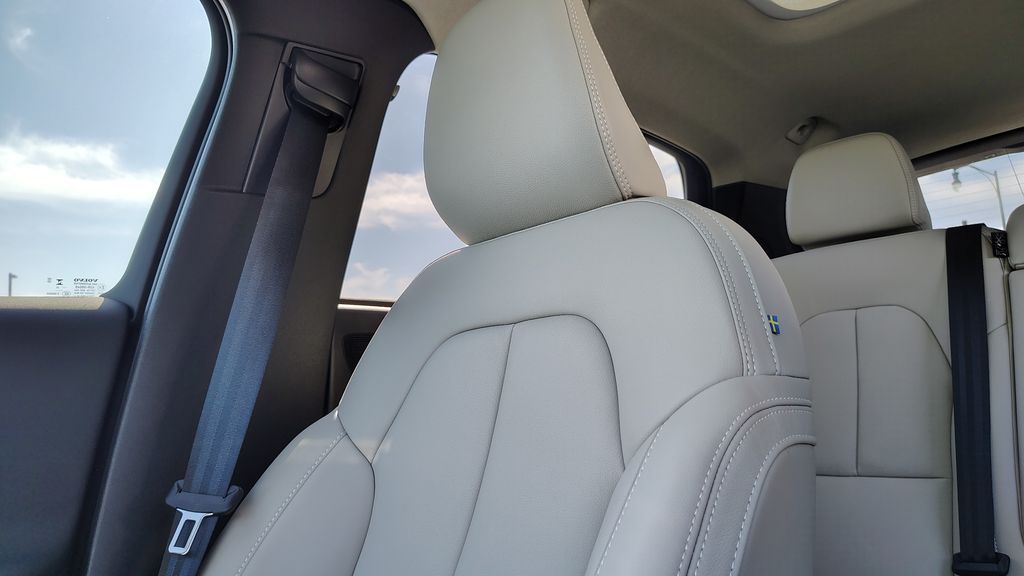 2026 Volvo XC40 Ultra - Photo 23