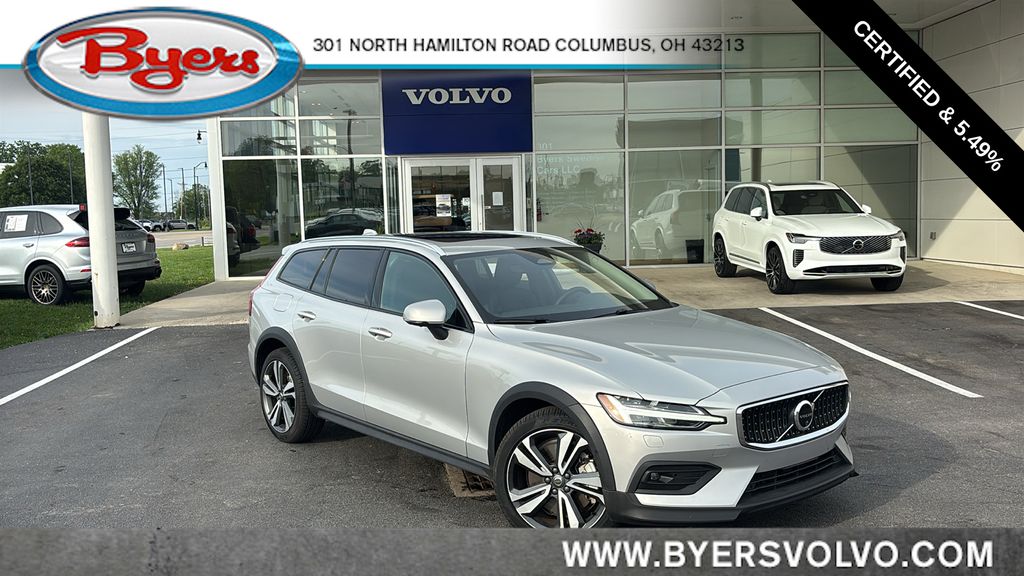 2025 Volvo V60 Cross Country B5 Plus AWD's photo