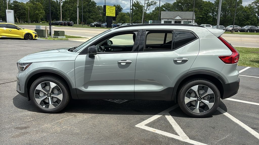 New 2026 Volvo XC40 B5 Plus SUV