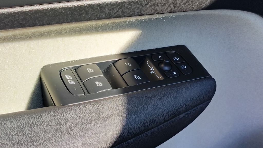2026 Volvo XC40 Ultra - Photo 10