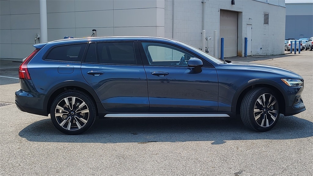 Certified 2024 Volvo V60 Cross Country Ultimate with VIN YV4L12WB2R2140578 for sale in Columbus, OH