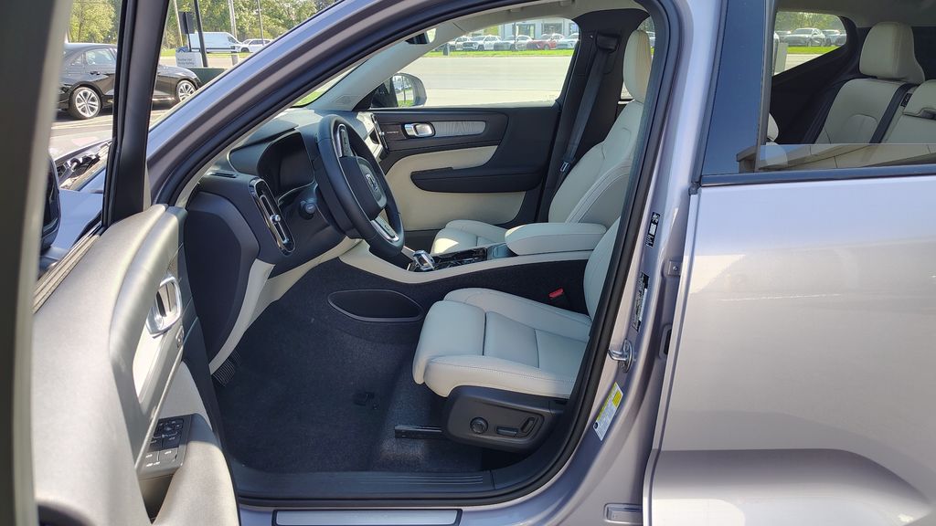 2026 Volvo XC40 Ultra - Photo 7