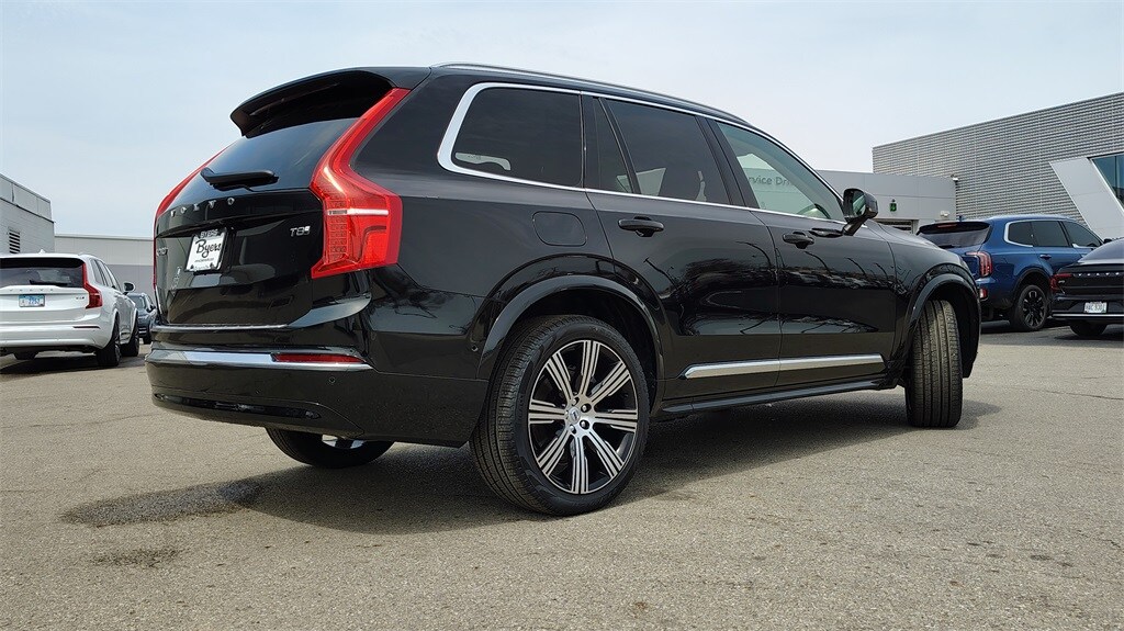 2025 Volvo XC90 T8 Plus photo 3