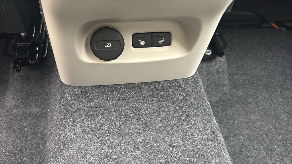 2026 Volvo XC40 Ultra - Photo 9