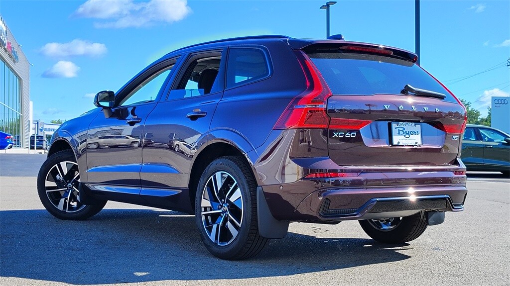 2026 Volvo XC60 B5 Plus photo 3