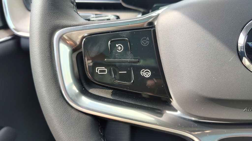 2025 Volvo EX90 Ultra - Photo 16
