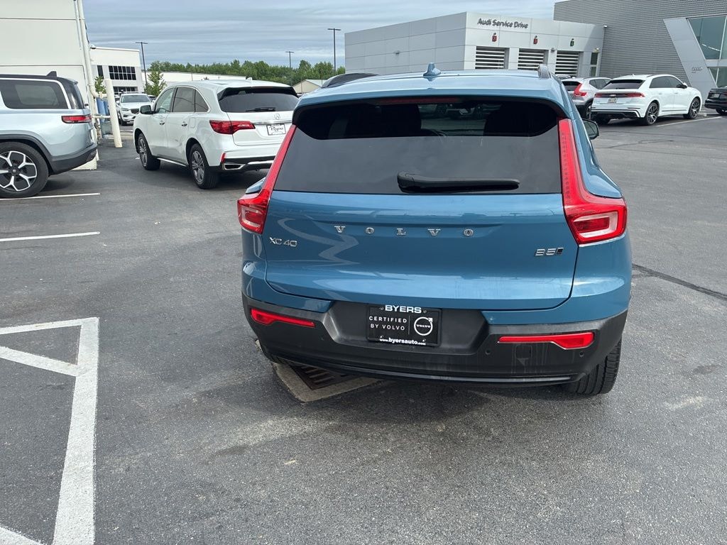 Certified 2025 Volvo XC40 B5 Plus Dark Theme SUV