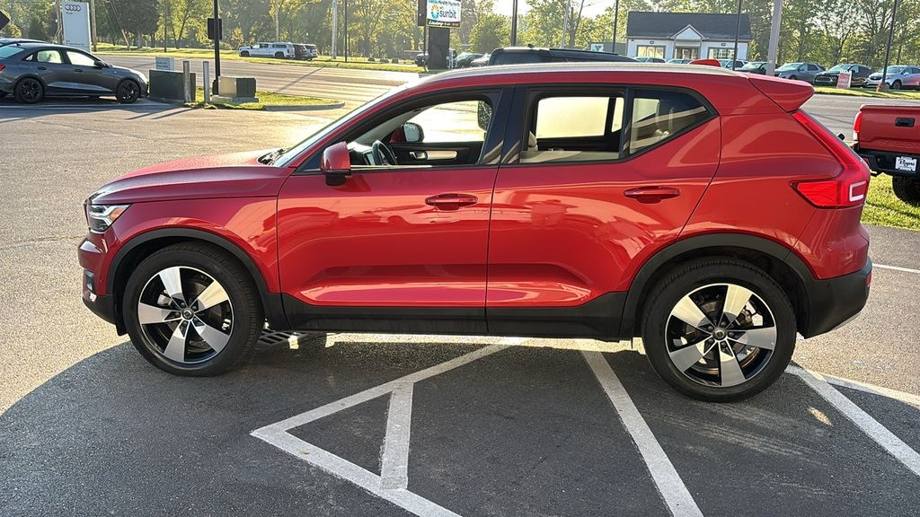 Used 2019 Volvo XC40 Momentum SUV