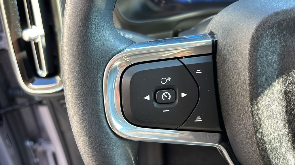 2026 Volvo XC40 Plus - Photo 16