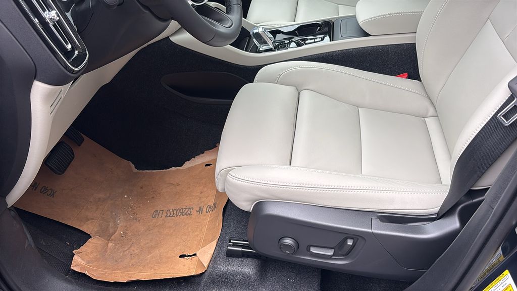 2026 Volvo XC40 Ultra - Photo 26