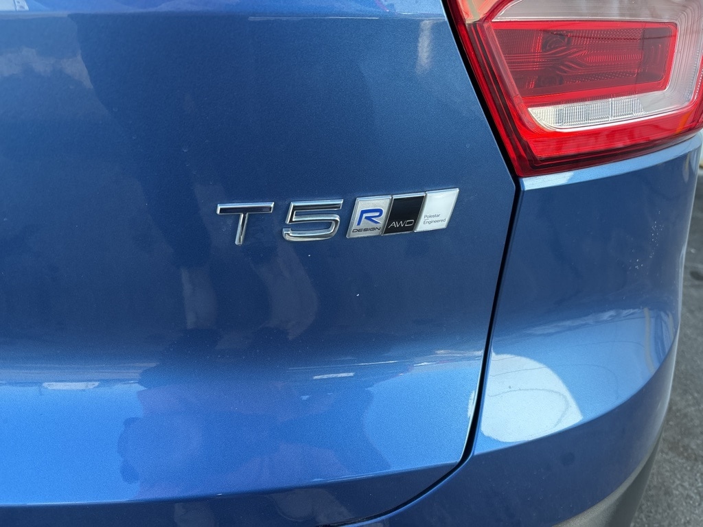 Used 2020 Volvo XC40 R-Design SUV