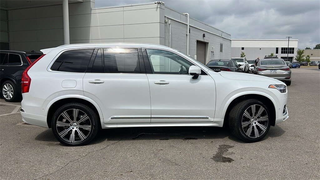 2025 Volvo XC90 Plus photo 2