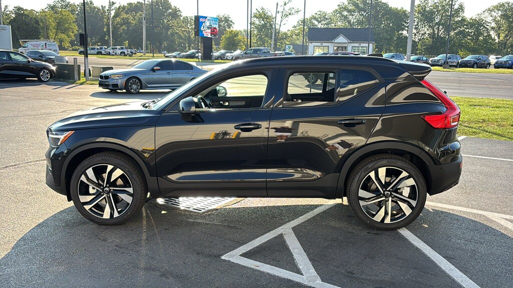 New 2026 Volvo XC40 B5 Ultra SUV