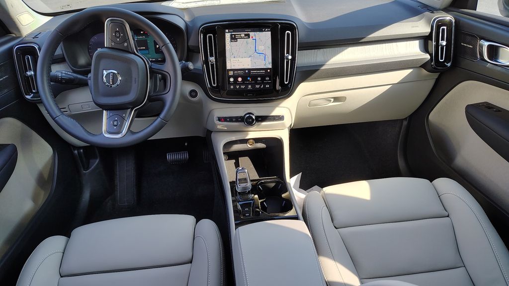 2026 Volvo XC40 Ultra - Photo 12